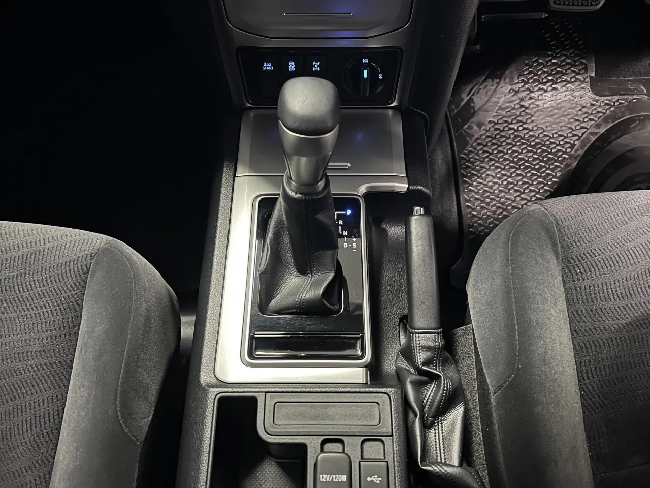 2022 TOYOTA PRADO Gallery Image 21
