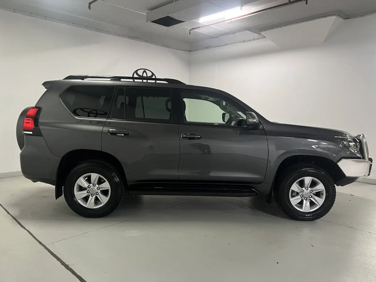 2022 TOYOTA PRADO Gallery Image 4