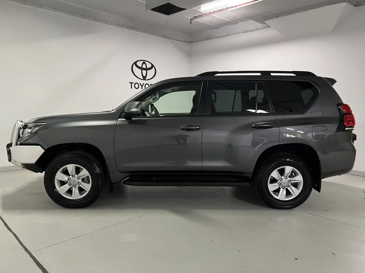 2022 TOYOTA PRADO Gallery Image 9