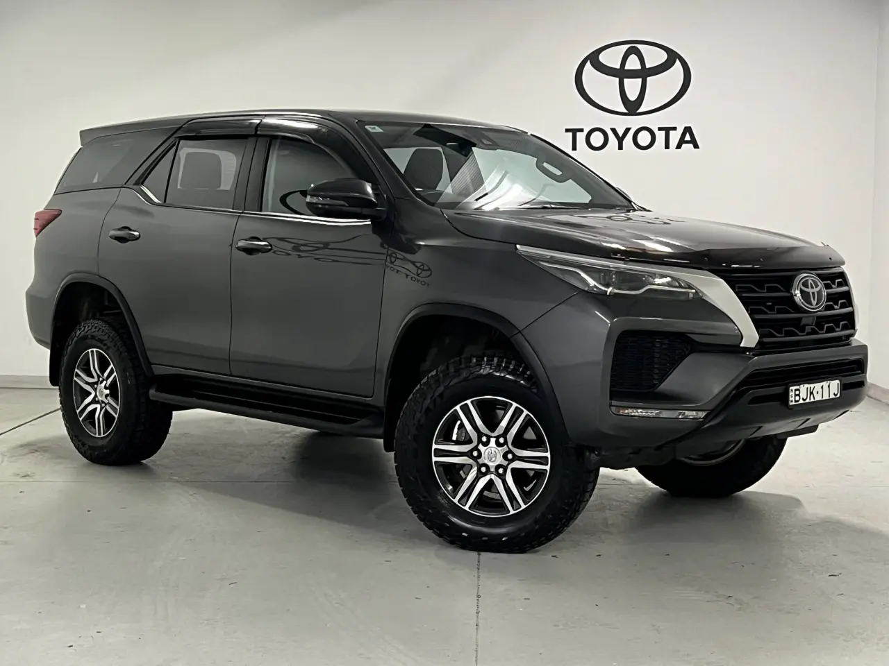2021 TOYOTA FORTUNER Gallery Image 1