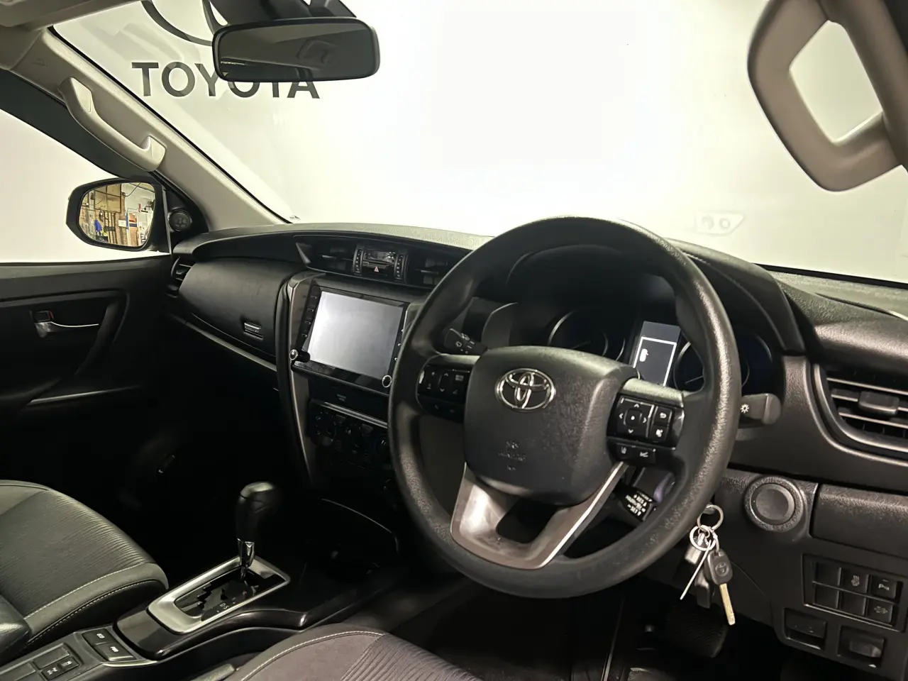 2021 TOYOTA FORTUNER Gallery Image 10
