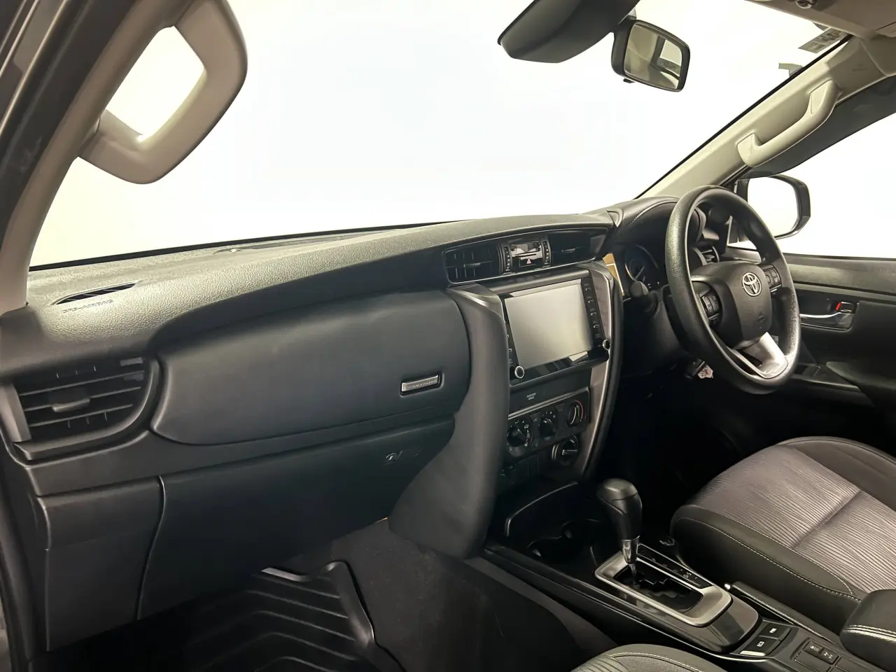 2021 TOYOTA FORTUNER Gallery Image 15