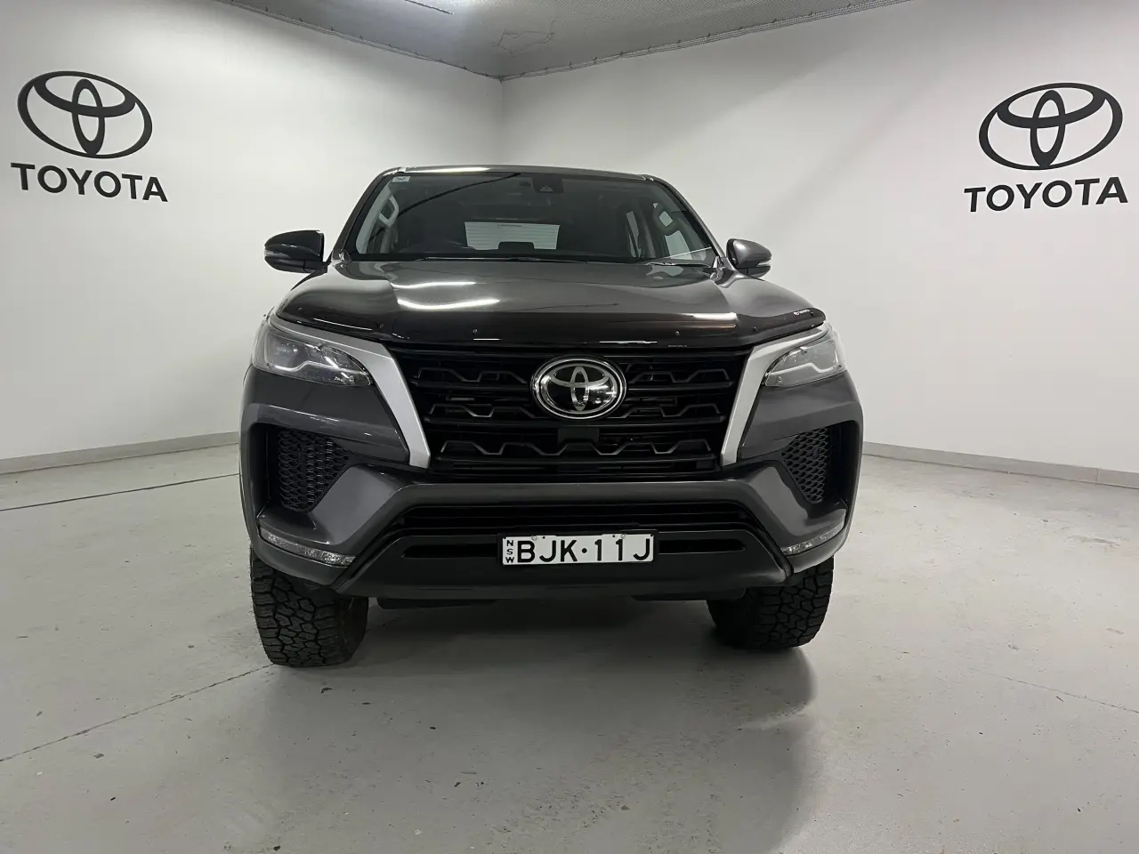 2021 TOYOTA FORTUNER Gallery Image 2