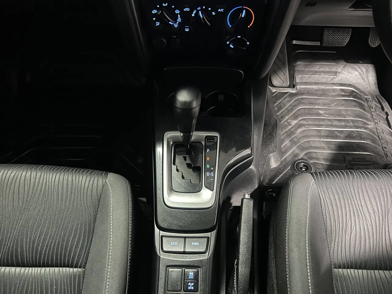 2021 TOYOTA FORTUNER Gallery Image 20