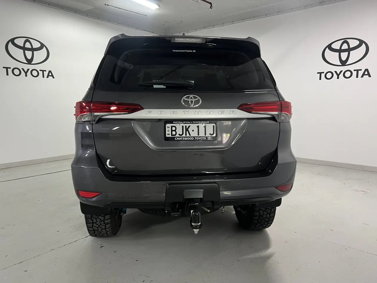 2021 TOYOTA FORTUNER Gallery Image 6