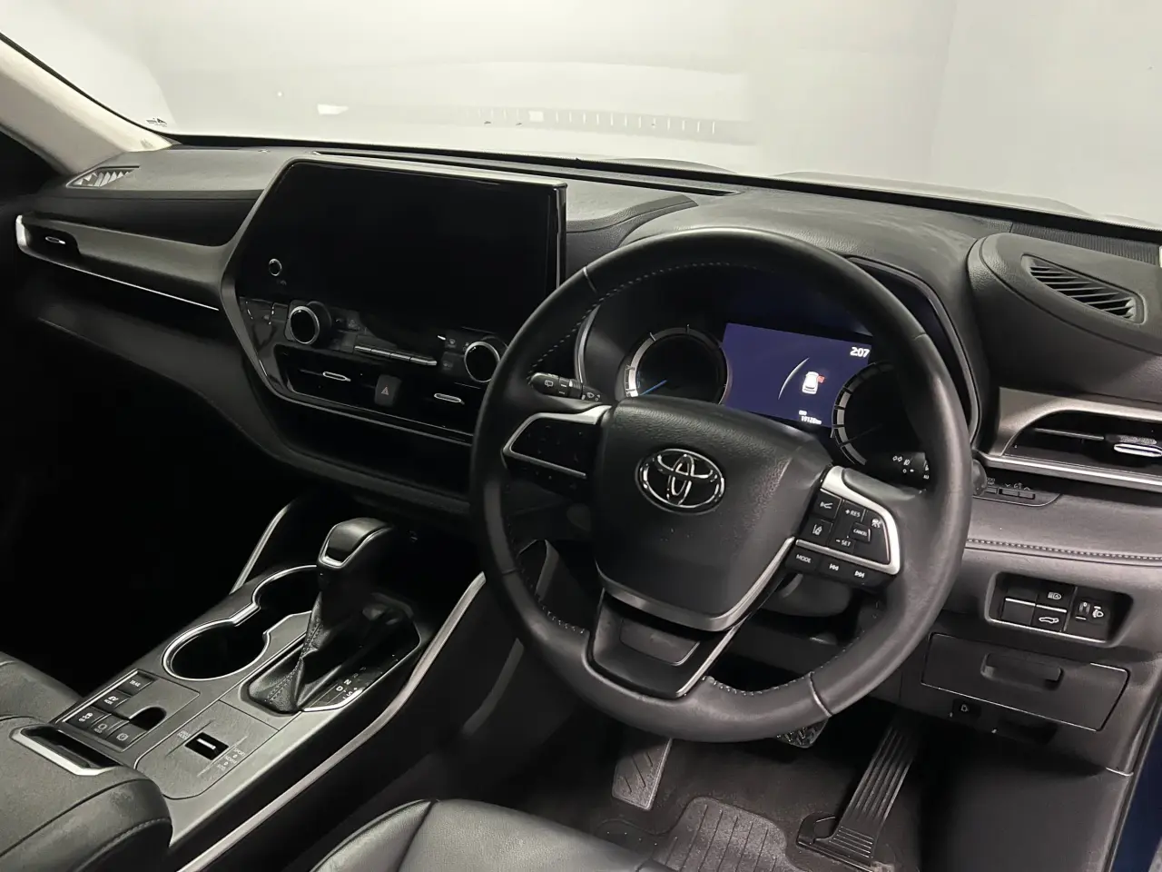 2023 TOYOTA KLUGER HYBRID Gallery Image 10