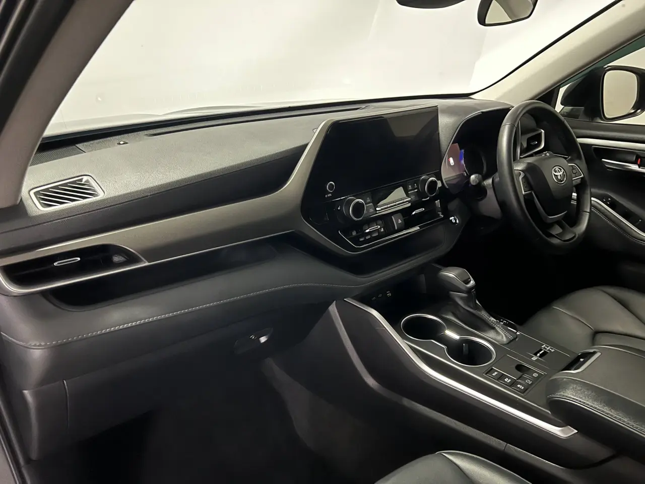 2023 TOYOTA KLUGER HYBRID Gallery Image 15