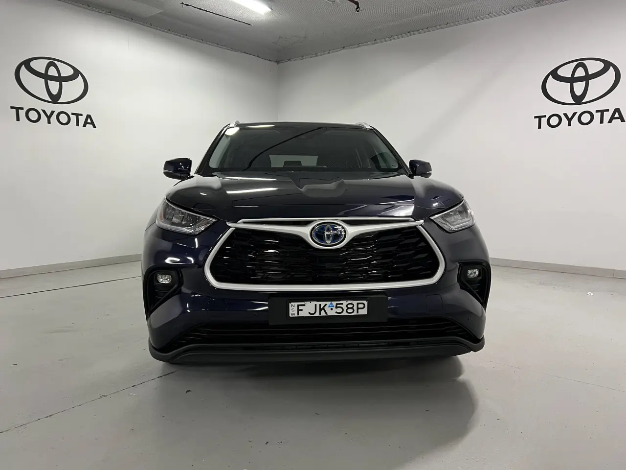 2023 TOYOTA KLUGER HYBRID Gallery Image 2
