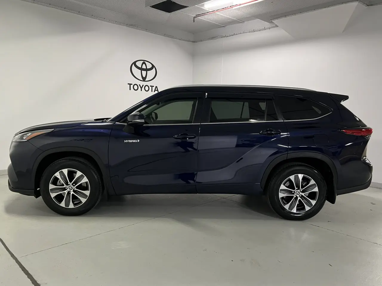 2023 TOYOTA KLUGER HYBRID Gallery Image 9