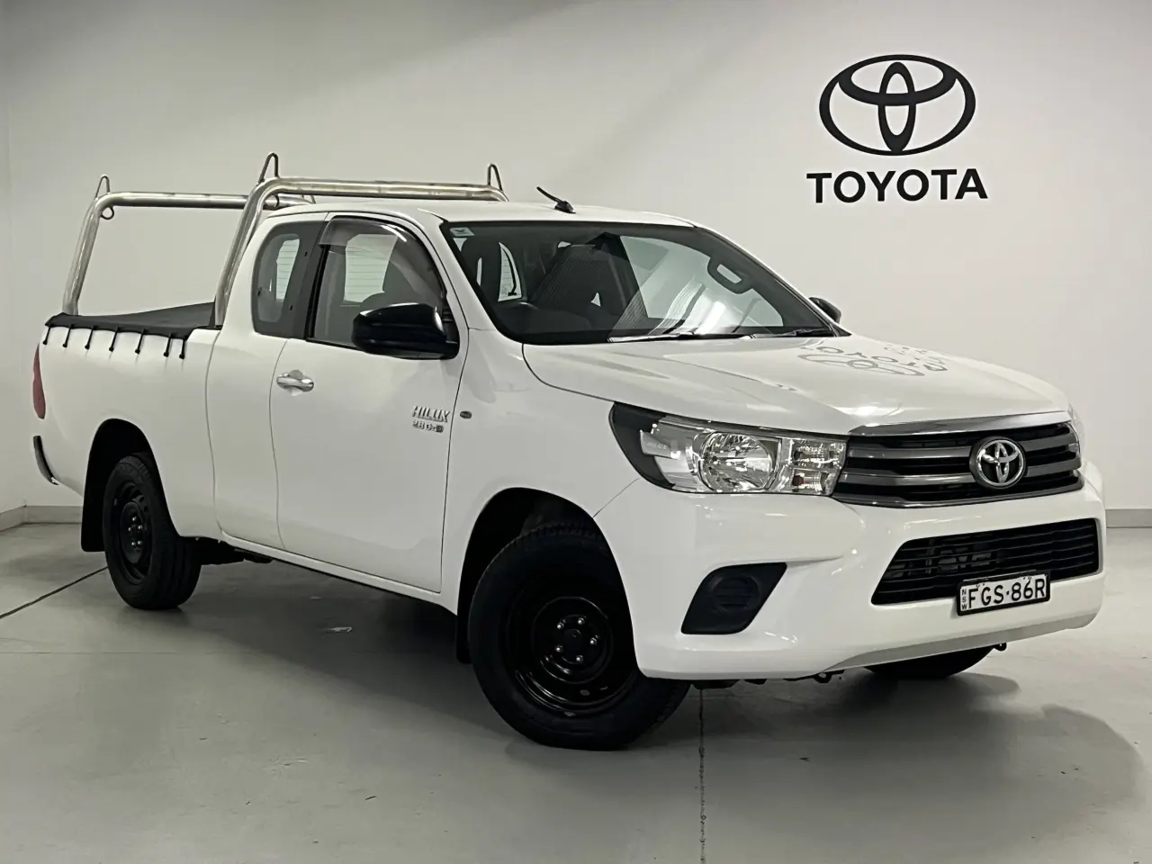 2016 TOYOTA HILUX Gallery Image 1