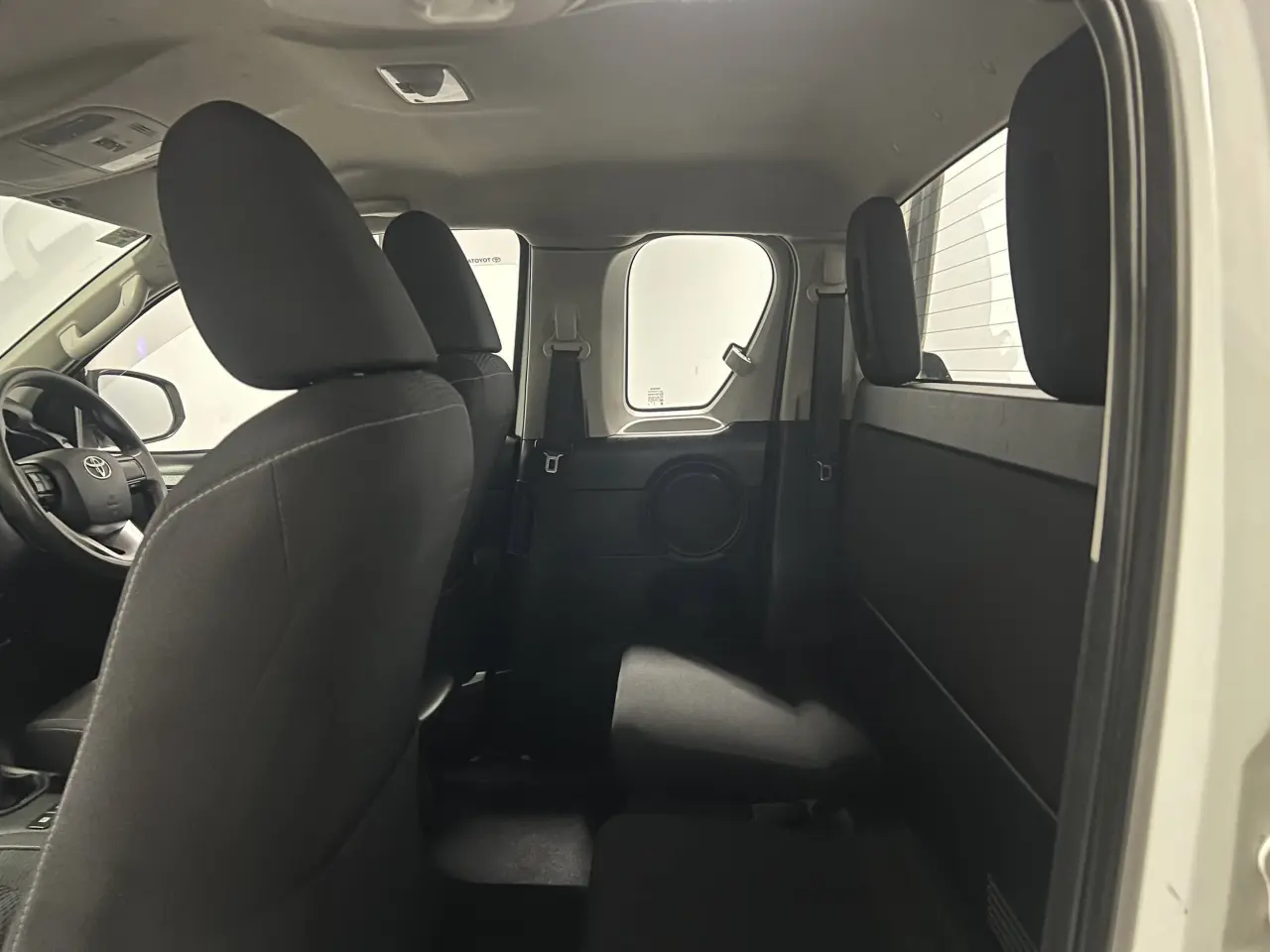 2016 TOYOTA HILUX Gallery Image 14