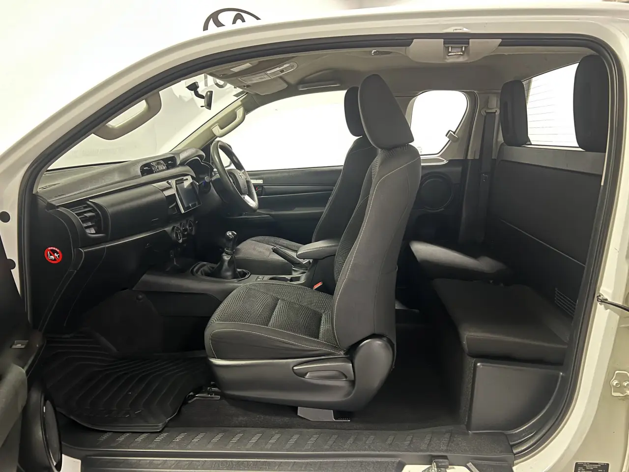 2016 TOYOTA HILUX Gallery Image 15