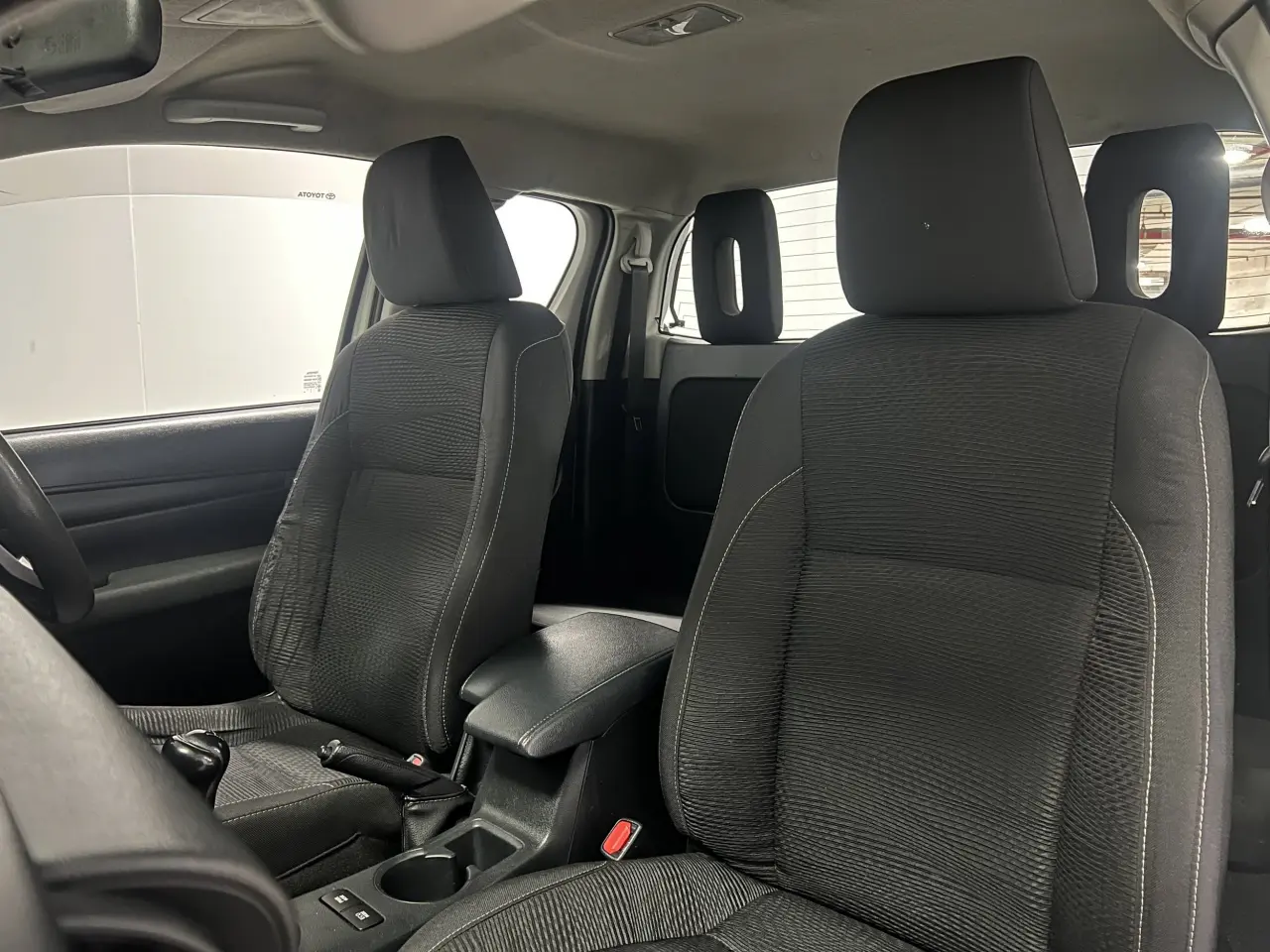 2016 TOYOTA HILUX Gallery Image 17