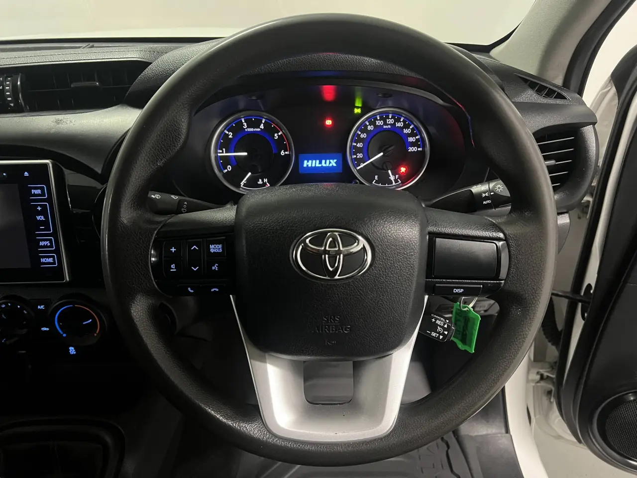 2016 TOYOTA HILUX Gallery Image 18