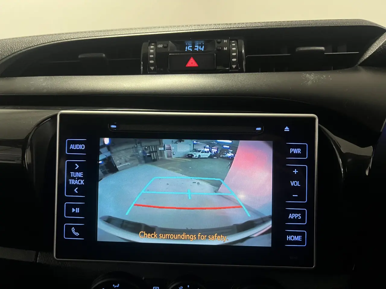 2016 TOYOTA HILUX Gallery Image 20