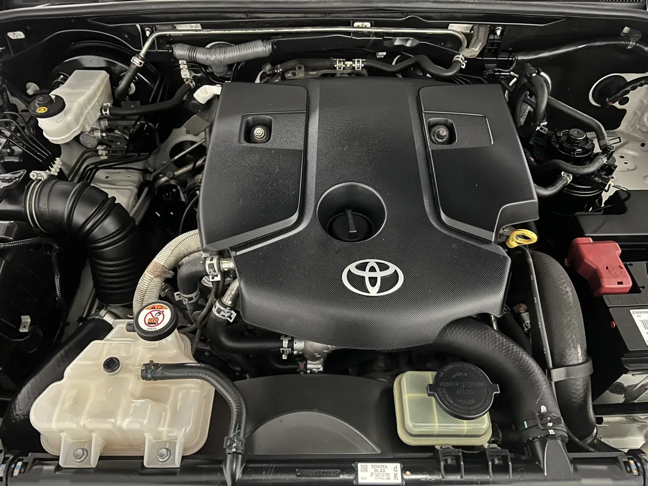 2016 TOYOTA HILUX Gallery Image 22