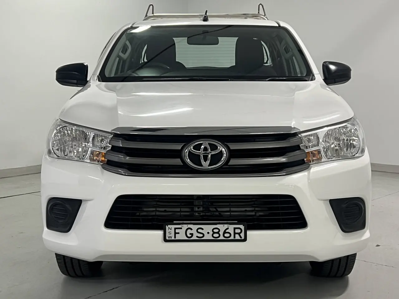 2016 TOYOTA HILUX Gallery Image 3