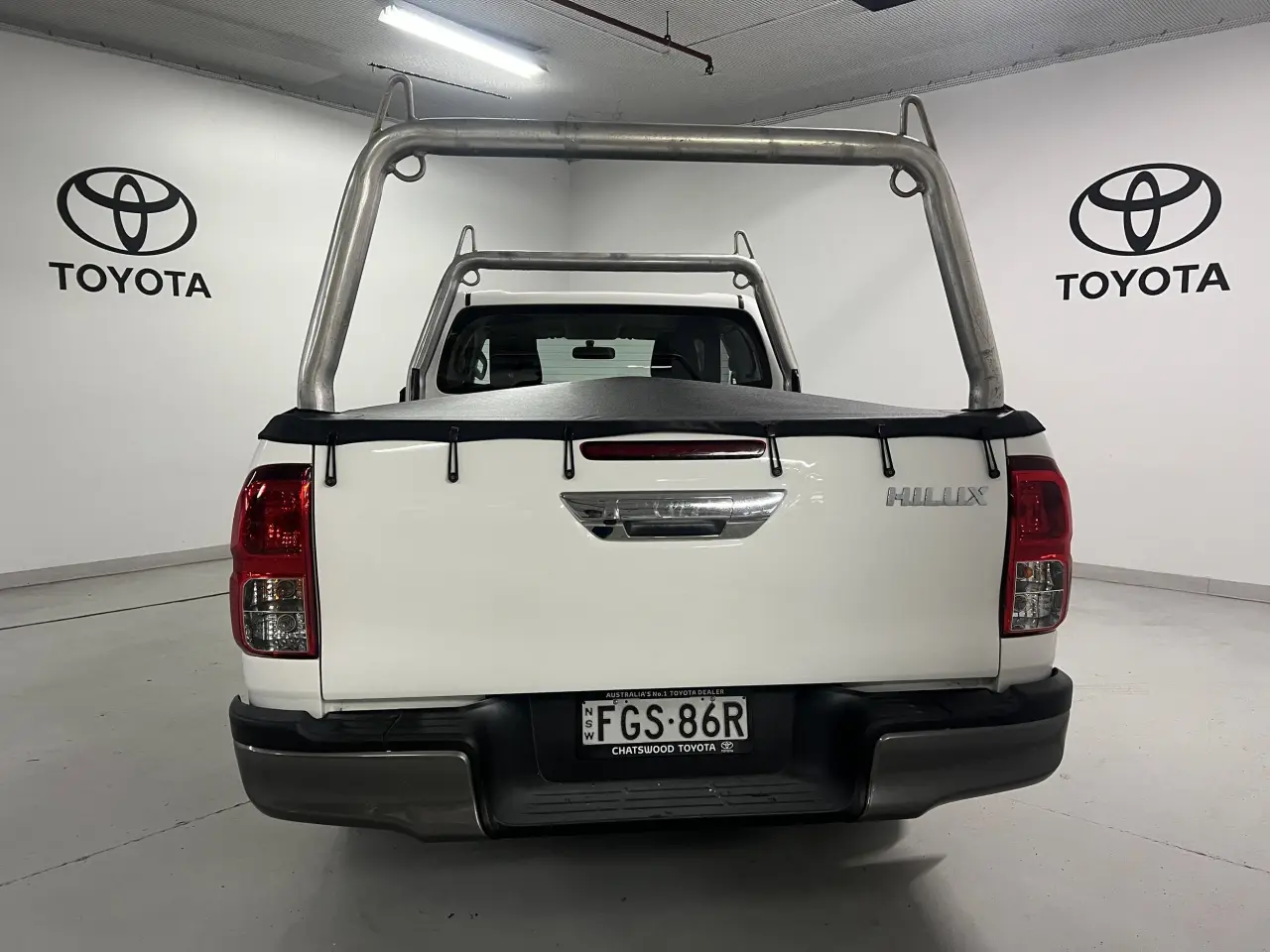 2016 TOYOTA HILUX Gallery Image 6