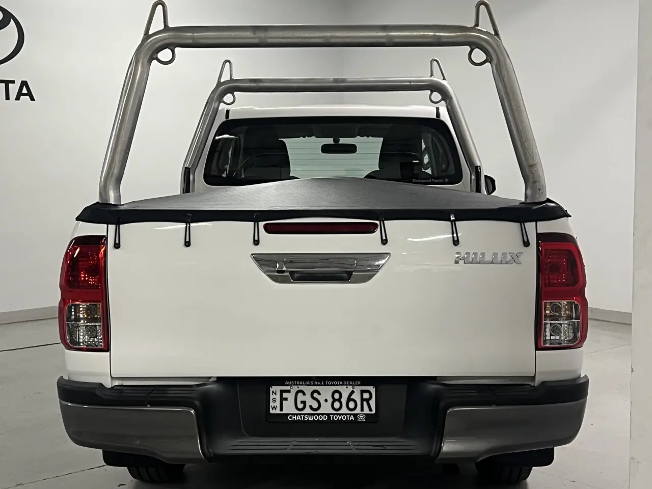 2016 TOYOTA HILUX Gallery Image 7