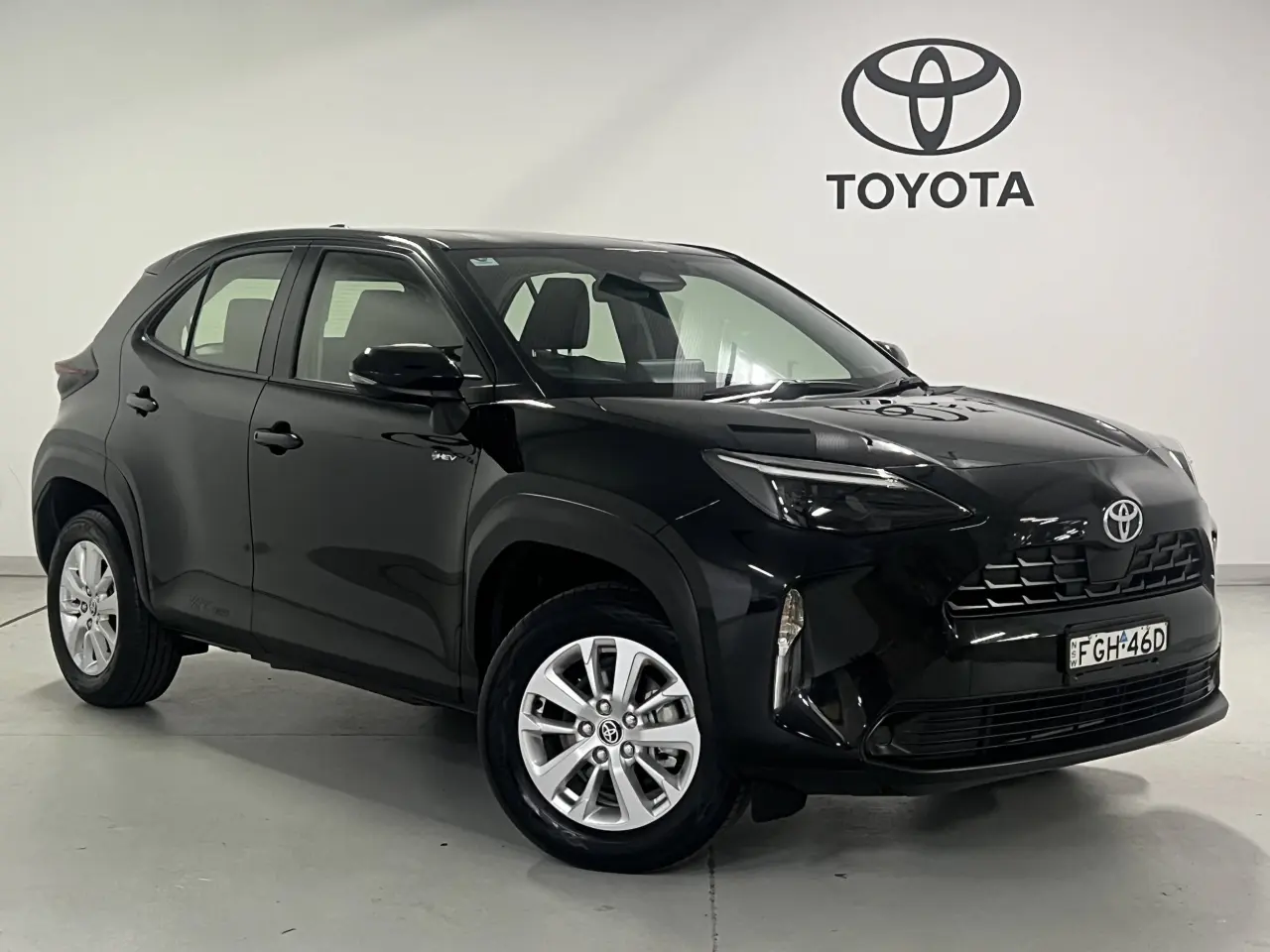 2024 TOYOTA YARIS CROSS HYBRID Gallery Image 1