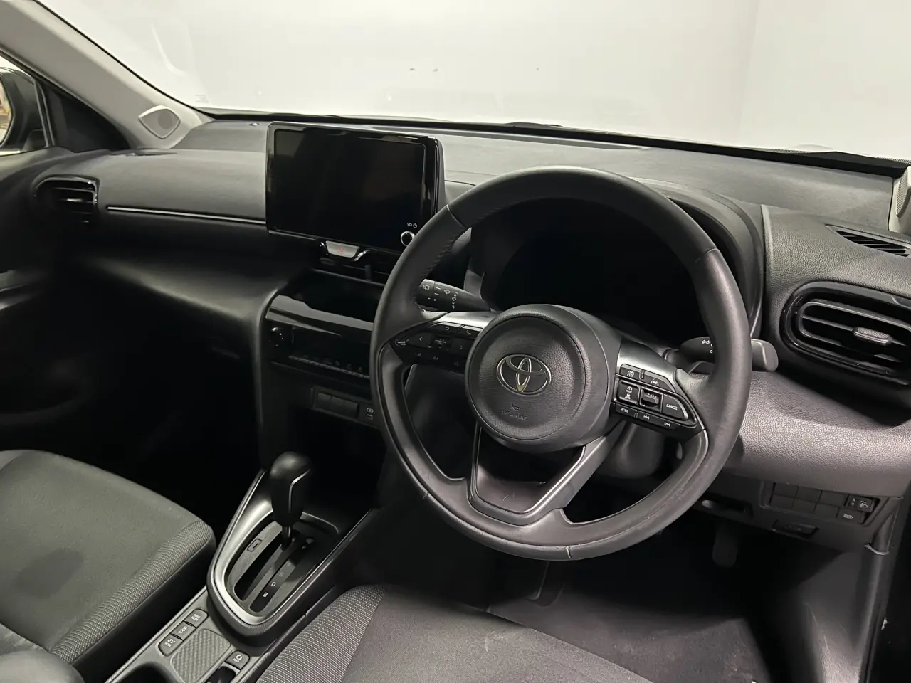 2024 TOYOTA YARIS CROSS HYBRID Gallery Image 10