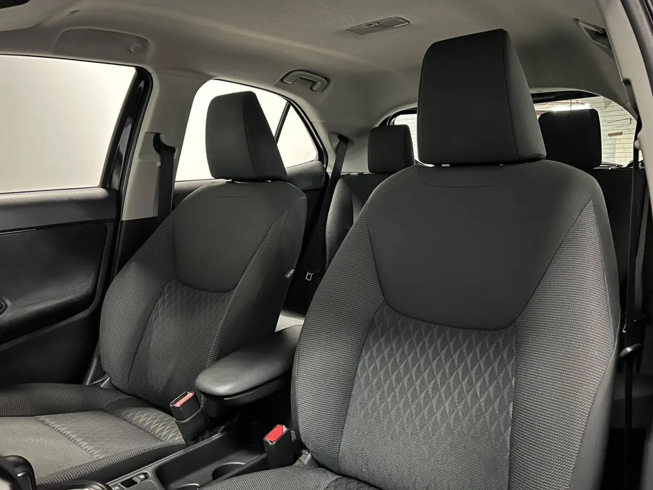 2024 TOYOTA YARIS CROSS HYBRID Gallery Image 15