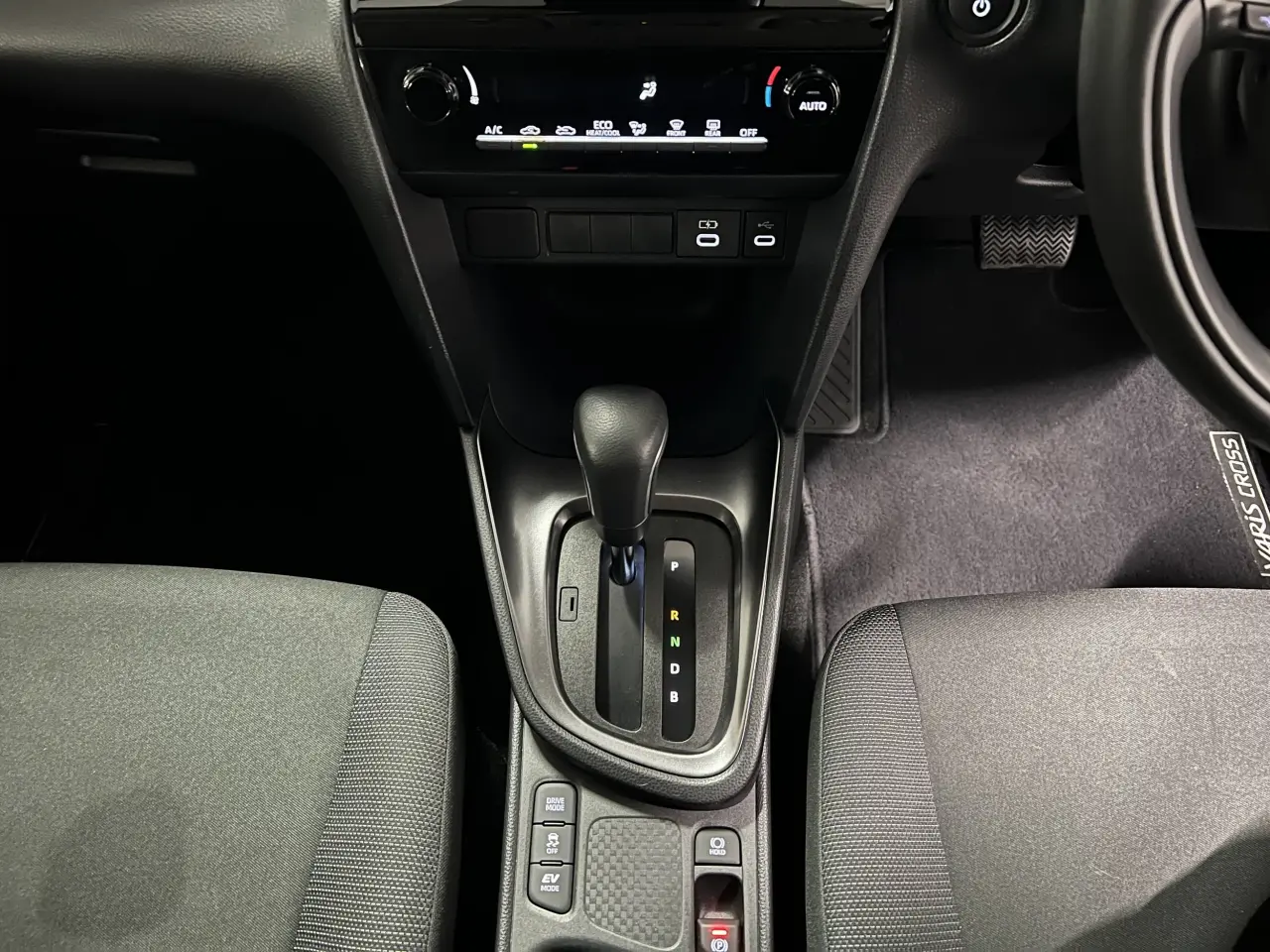 2024 TOYOTA YARIS CROSS HYBRID Gallery Image 19