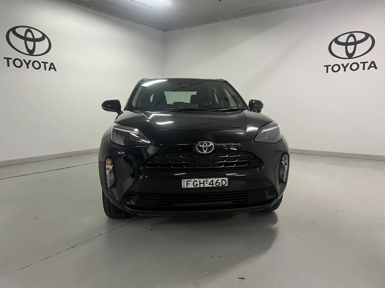 2024 TOYOTA YARIS CROSS HYBRID Gallery Image 2