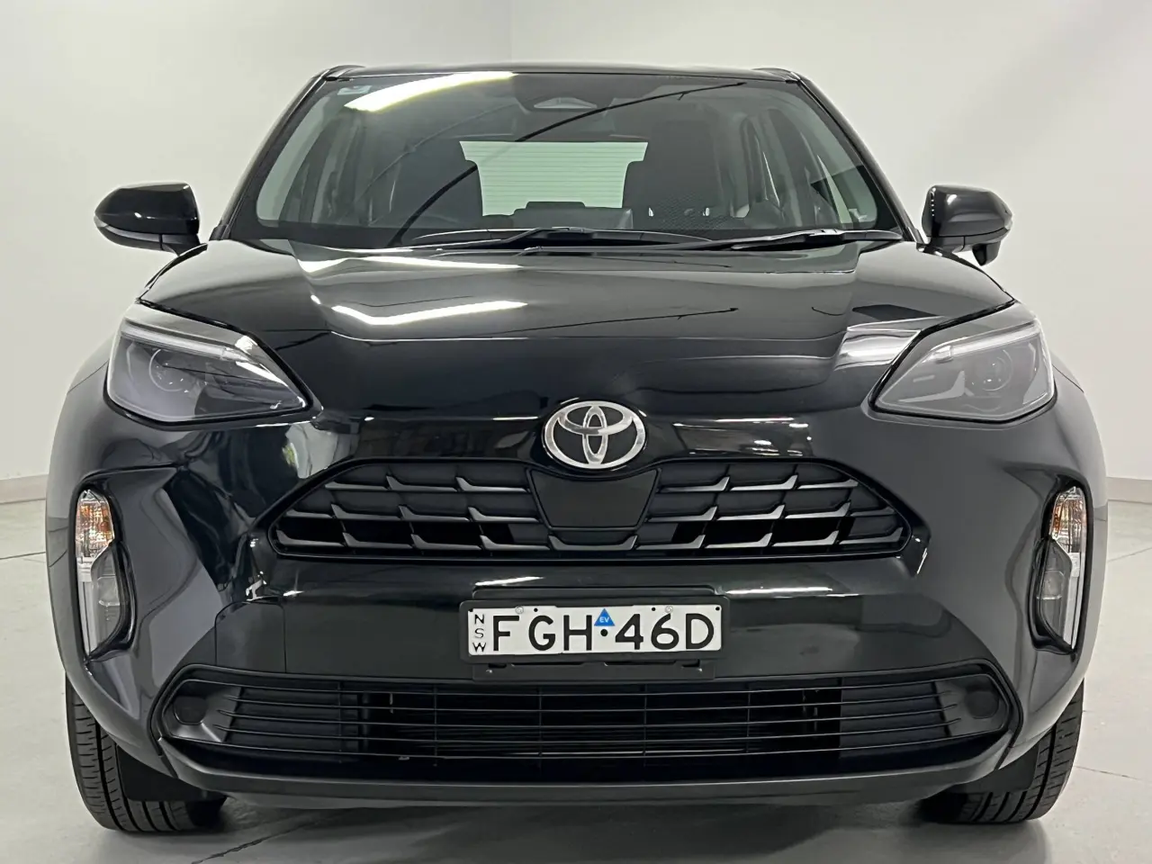 2024 TOYOTA YARIS CROSS HYBRID Gallery Image 3
