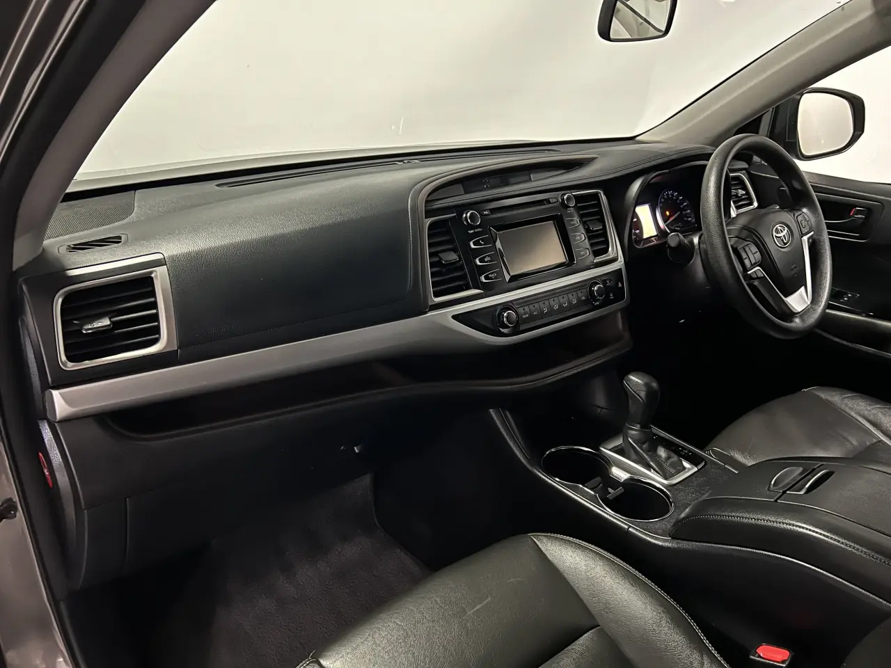2014 TOYOTA KLUGER Gallery Image 15