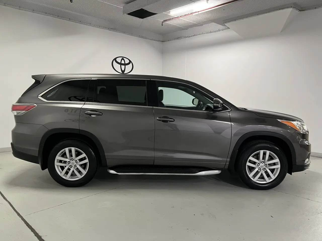 2014 TOYOTA KLUGER Gallery Image 4