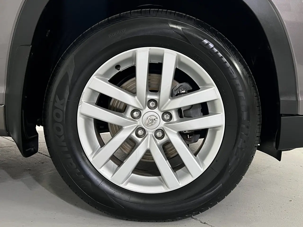 2014 TOYOTA KLUGER Gallery Image 5