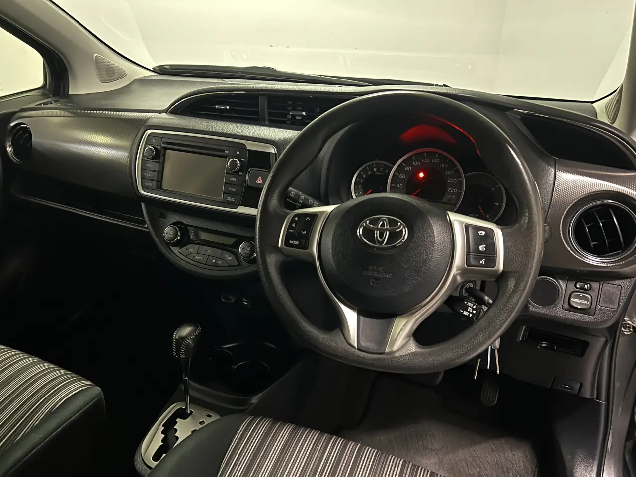 2015 TOYOTA YARIS Gallery Image 10