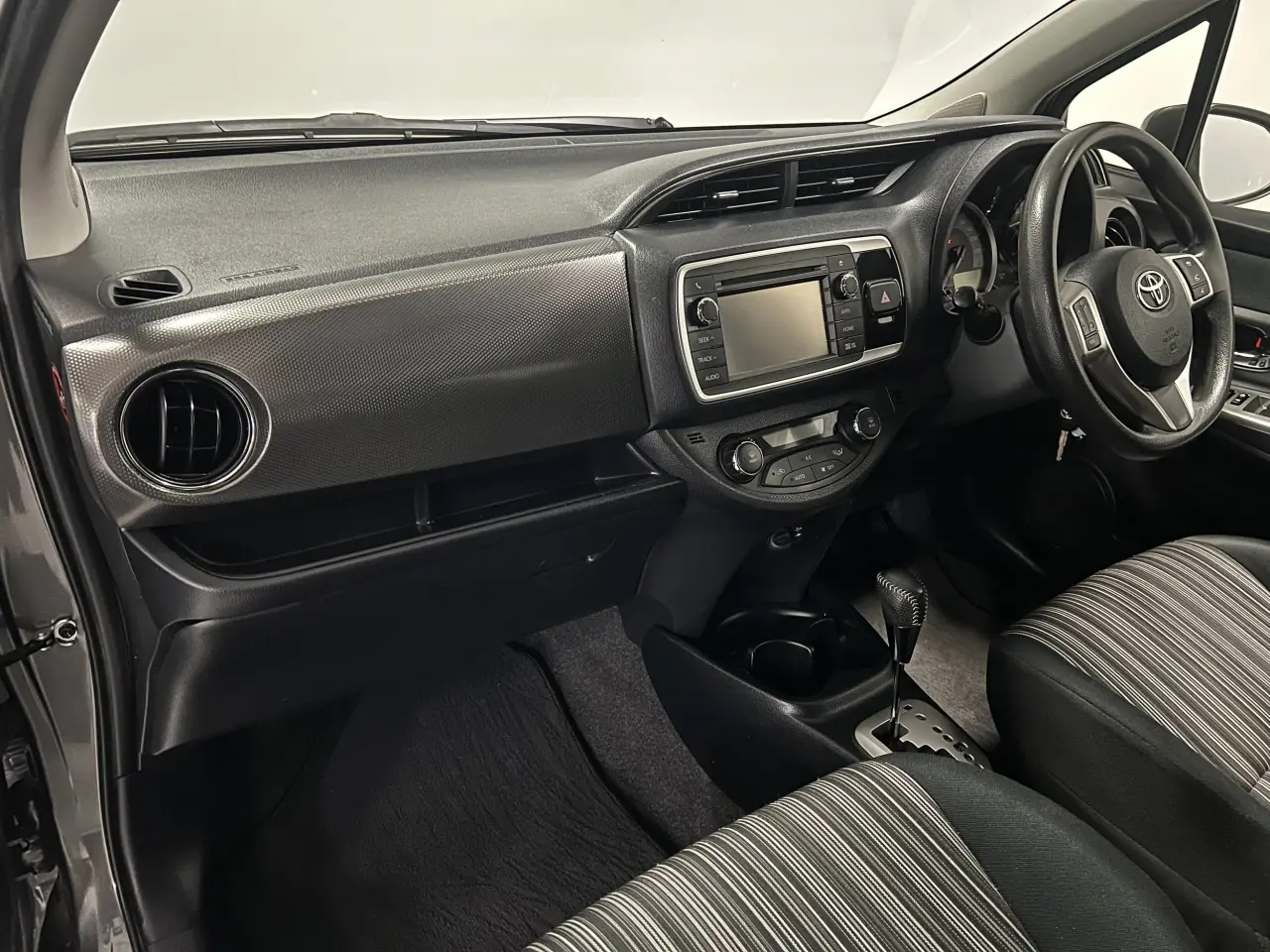 2015 TOYOTA YARIS Gallery Image 14