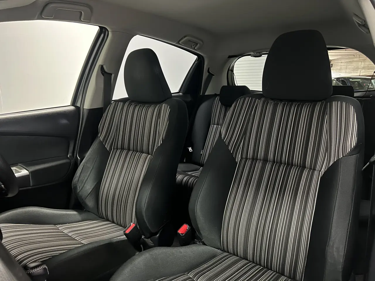 2015 TOYOTA YARIS Gallery Image 15