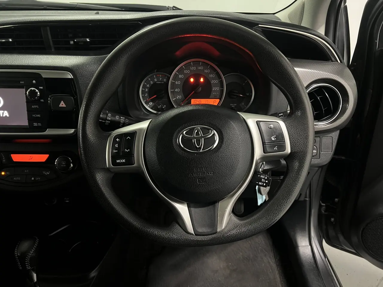2015 TOYOTA YARIS Gallery Image 16