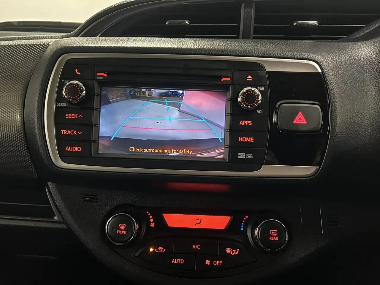 2015 TOYOTA YARIS Gallery Image 18