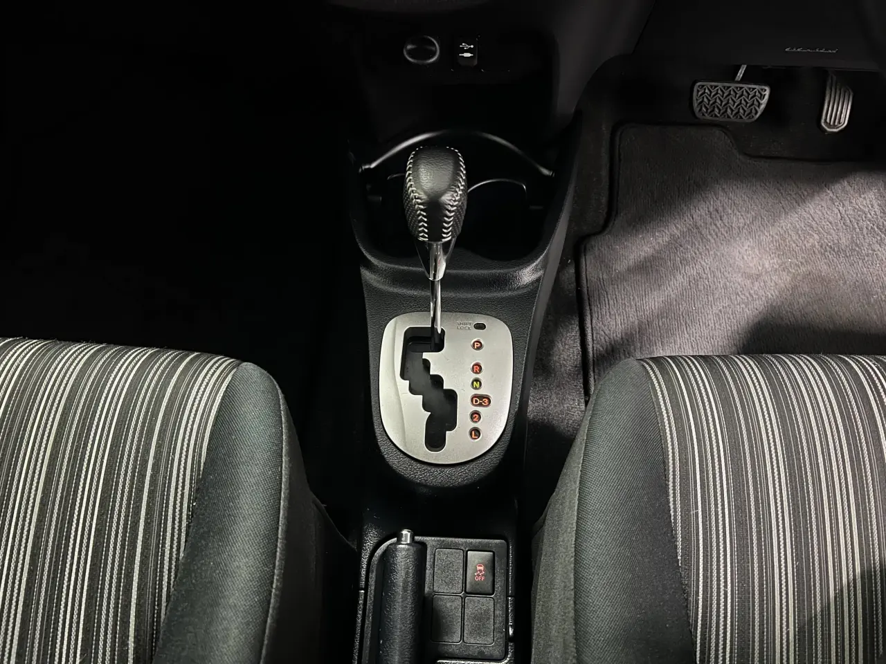 2015 TOYOTA YARIS Gallery Image 19