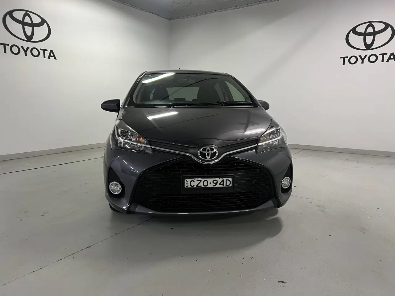 2015 TOYOTA YARIS Gallery Image 2