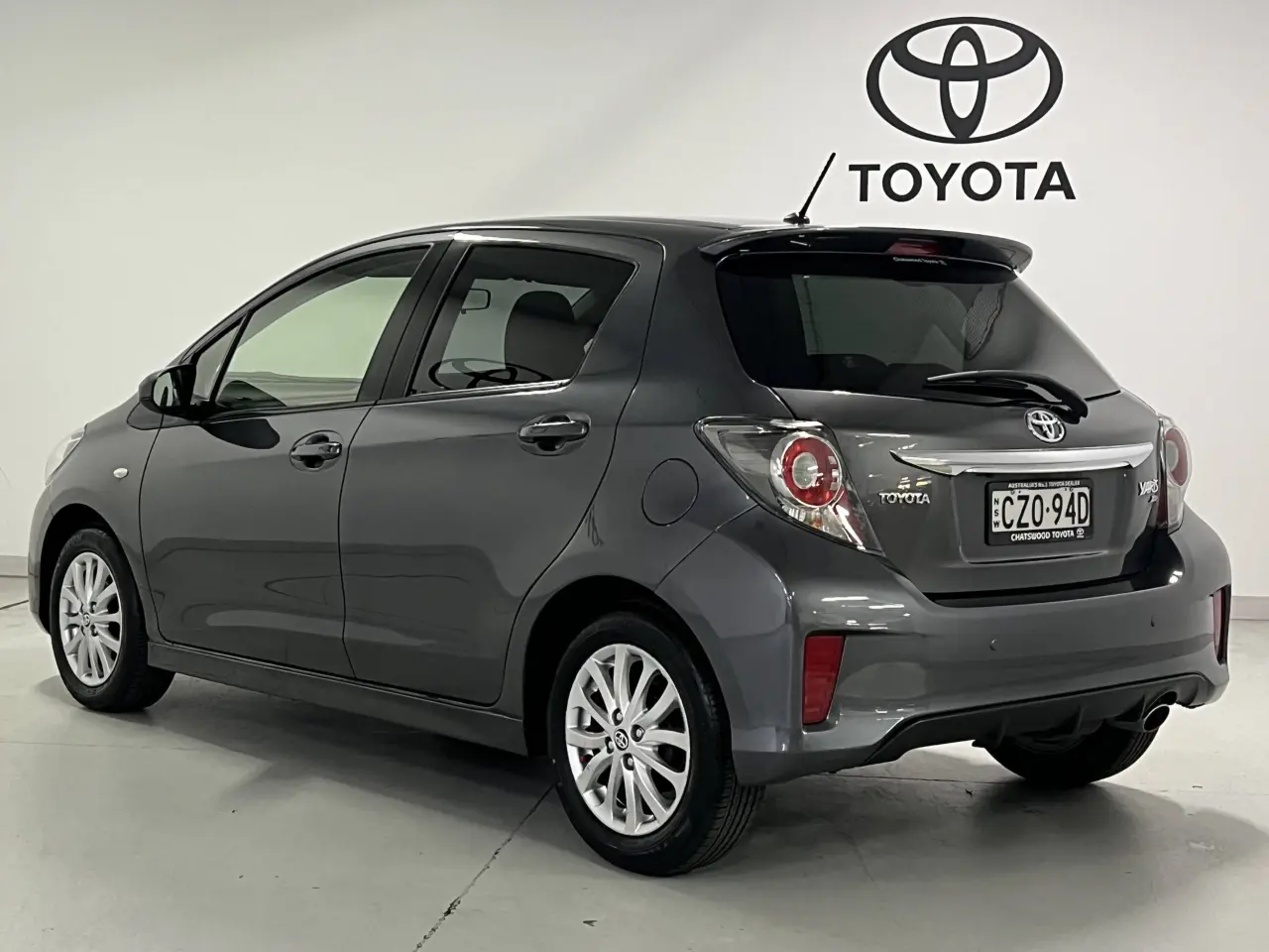 2015 TOYOTA YARIS Gallery Image 8