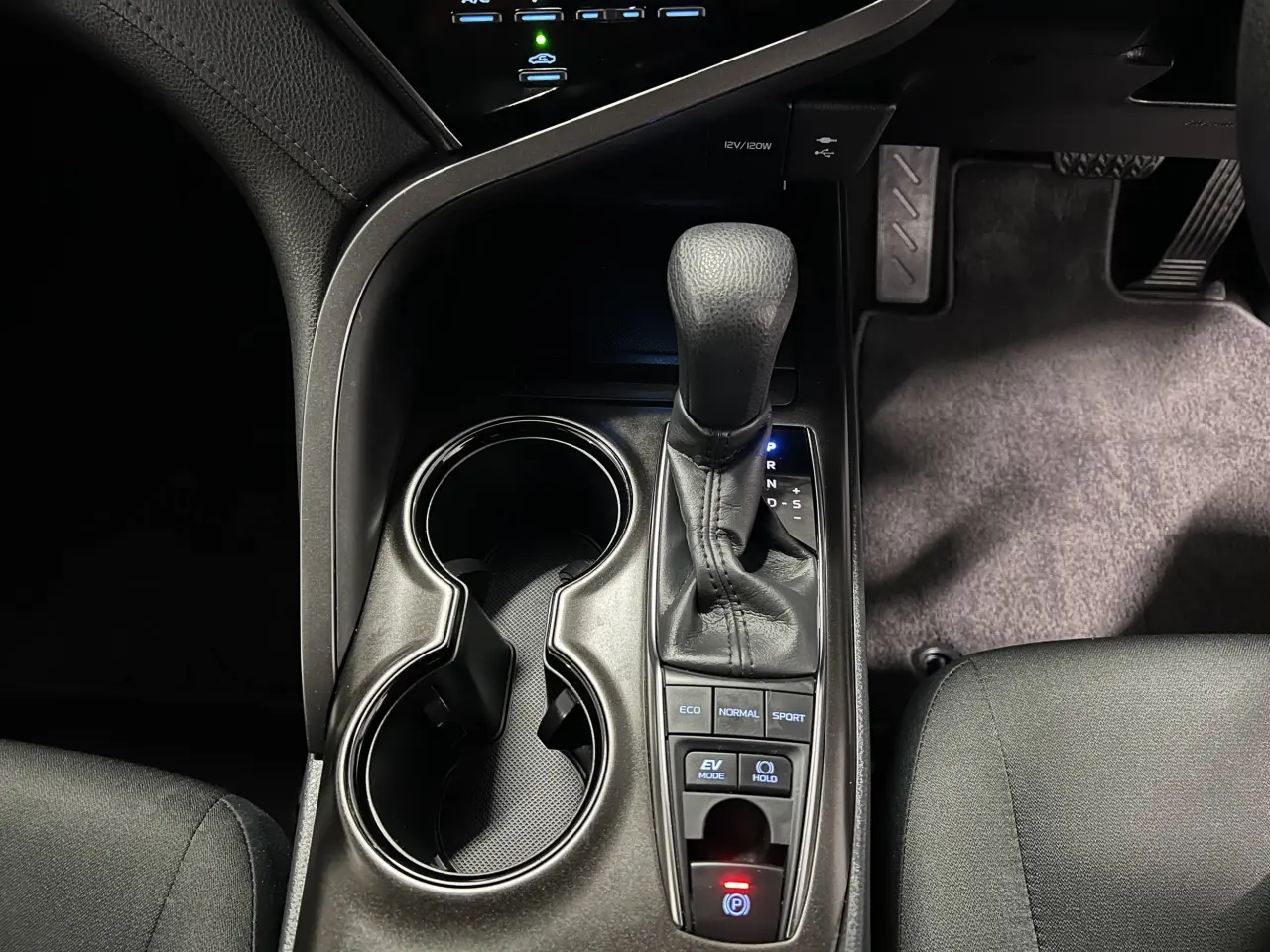 2023 TOYOTA CAMRY HYBRID Gallery Image 19