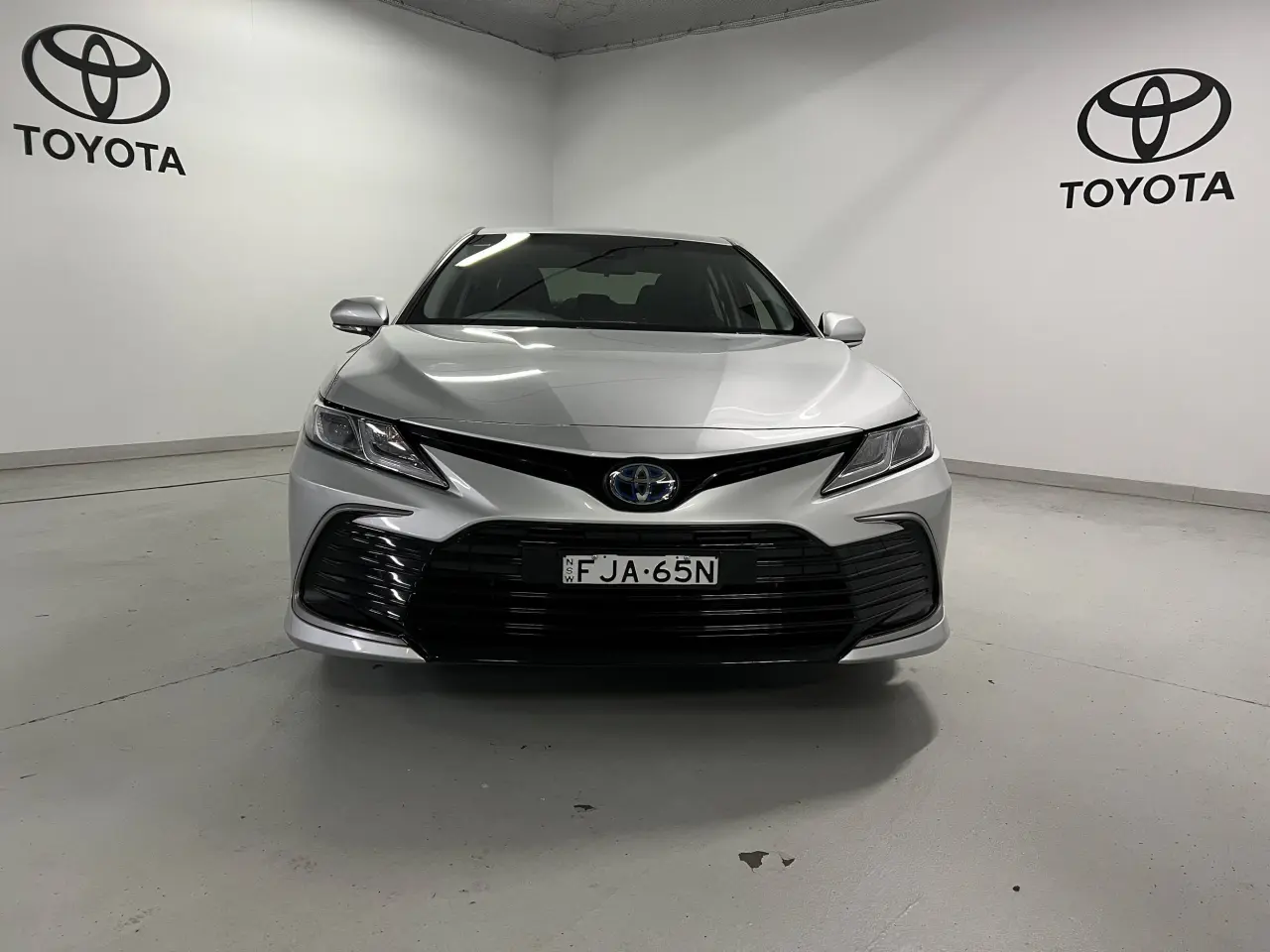 2023 TOYOTA CAMRY HYBRID Gallery Image 2