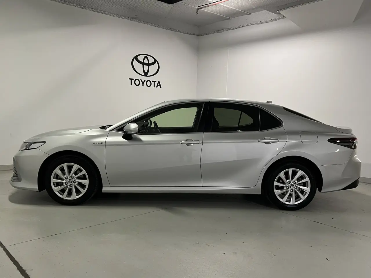 2023 TOYOTA CAMRY HYBRID Gallery Image 9