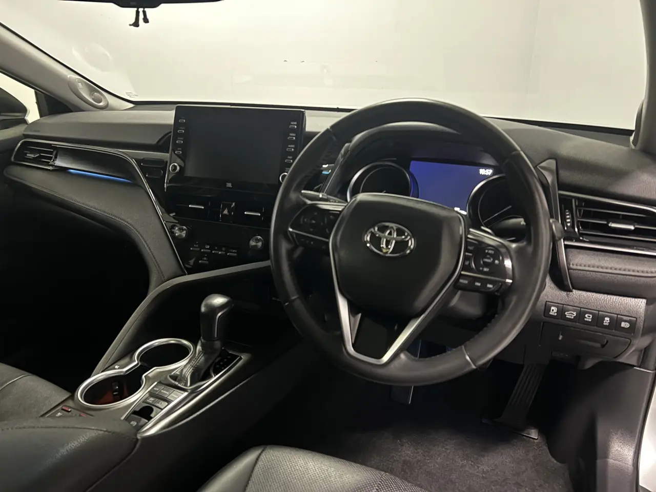 2022 TOYOTA CAMRY HYBRID Gallery Image 10