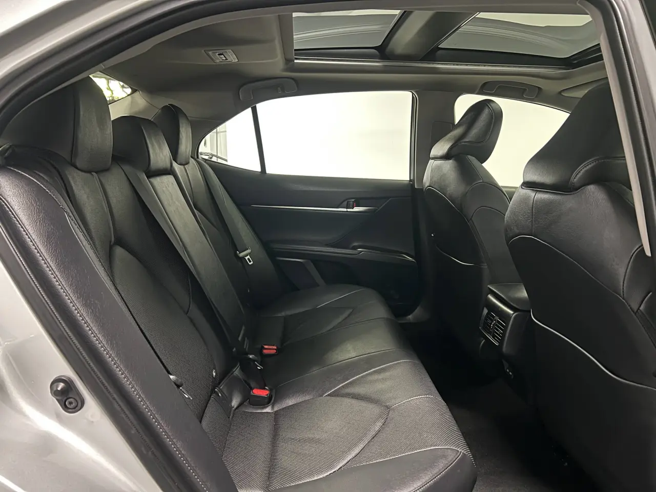 2022 TOYOTA CAMRY HYBRID Gallery Image 11
