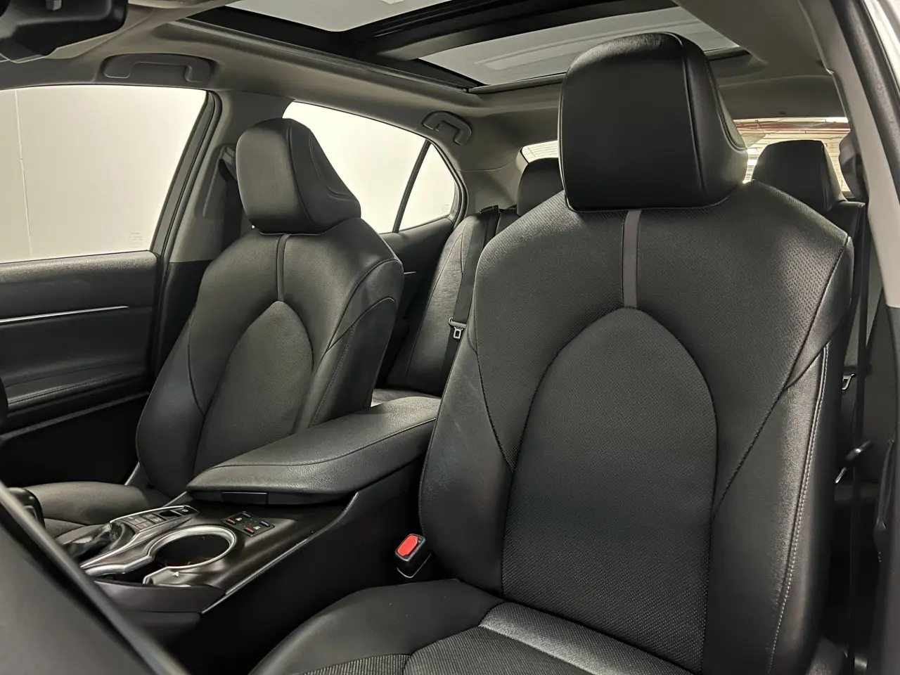2022 TOYOTA CAMRY HYBRID Gallery Image 15