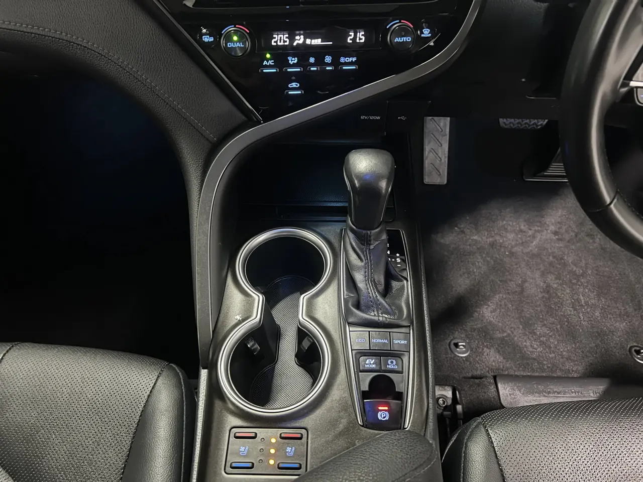 2022 TOYOTA CAMRY HYBRID Gallery Image 19