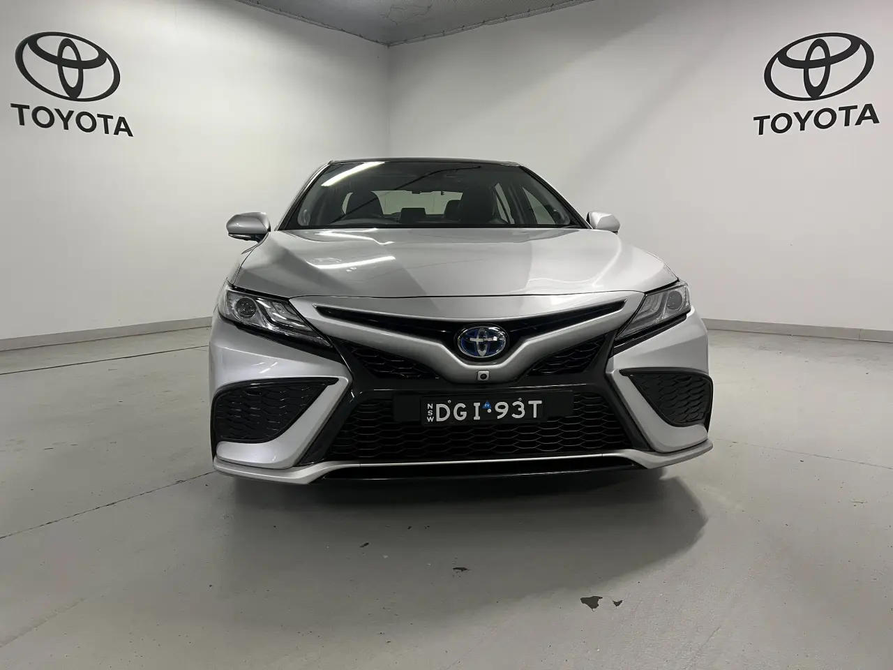 2022 TOYOTA CAMRY HYBRID Gallery Image 2