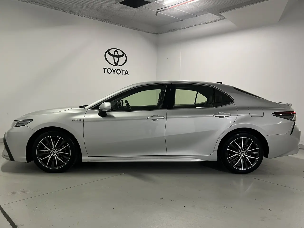 2022 TOYOTA CAMRY HYBRID Gallery Image 9