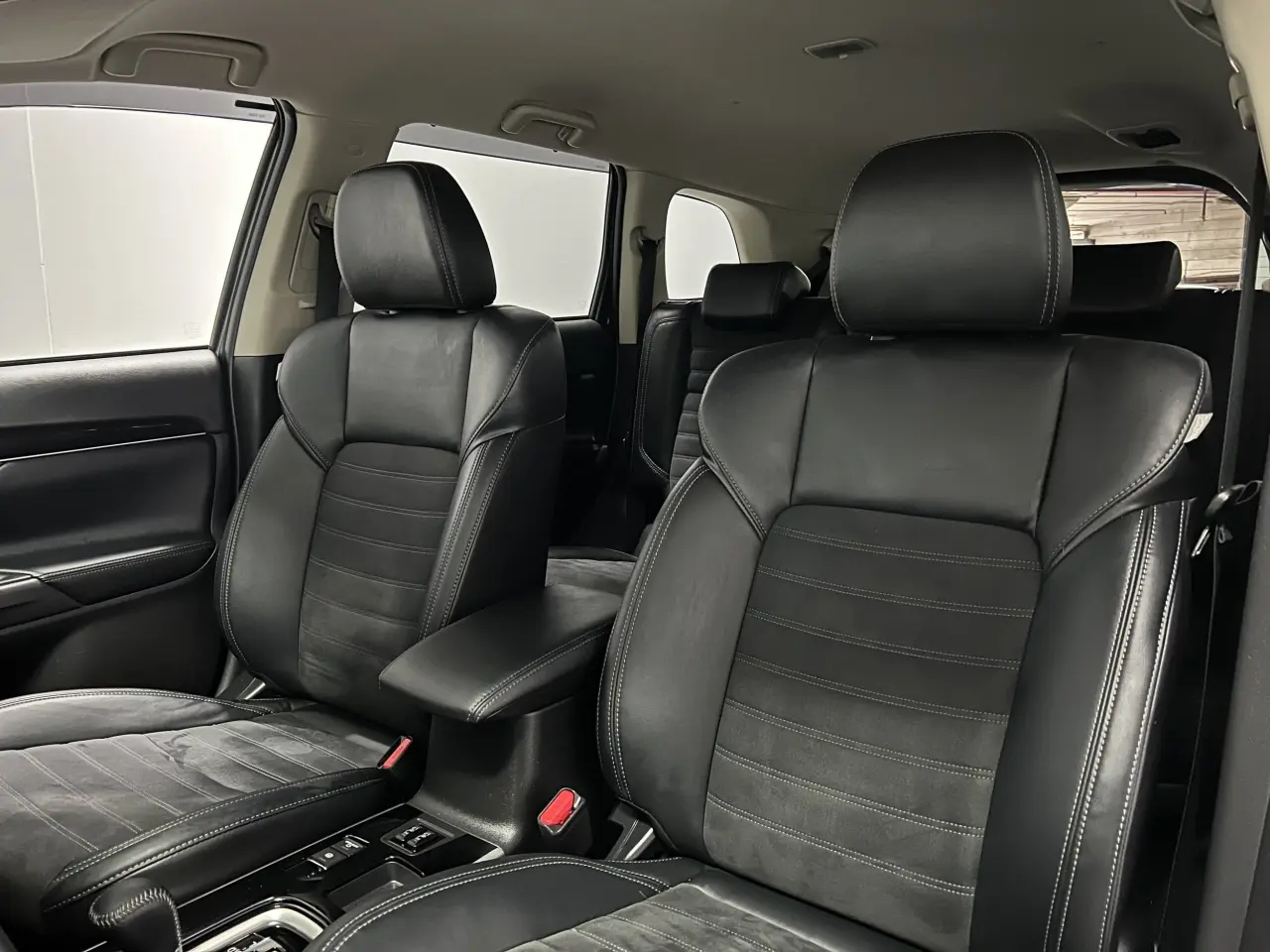2019 MITSUBISHI OUTLANDER Gallery Image 16